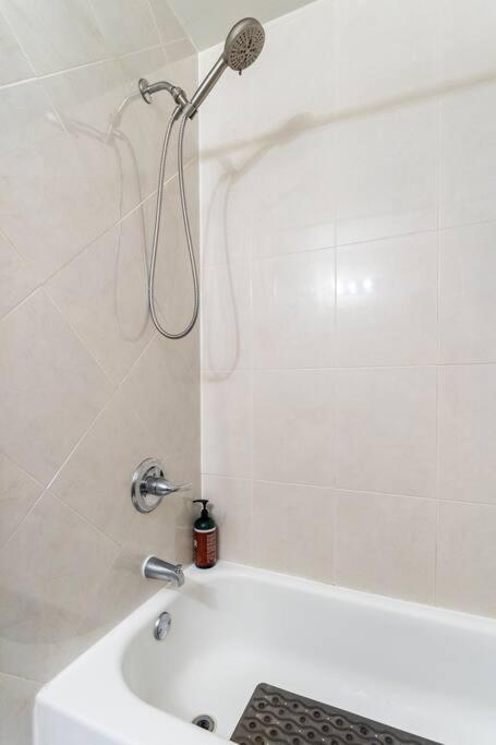 Ruby Suites 2A Newark Bagian luar foto