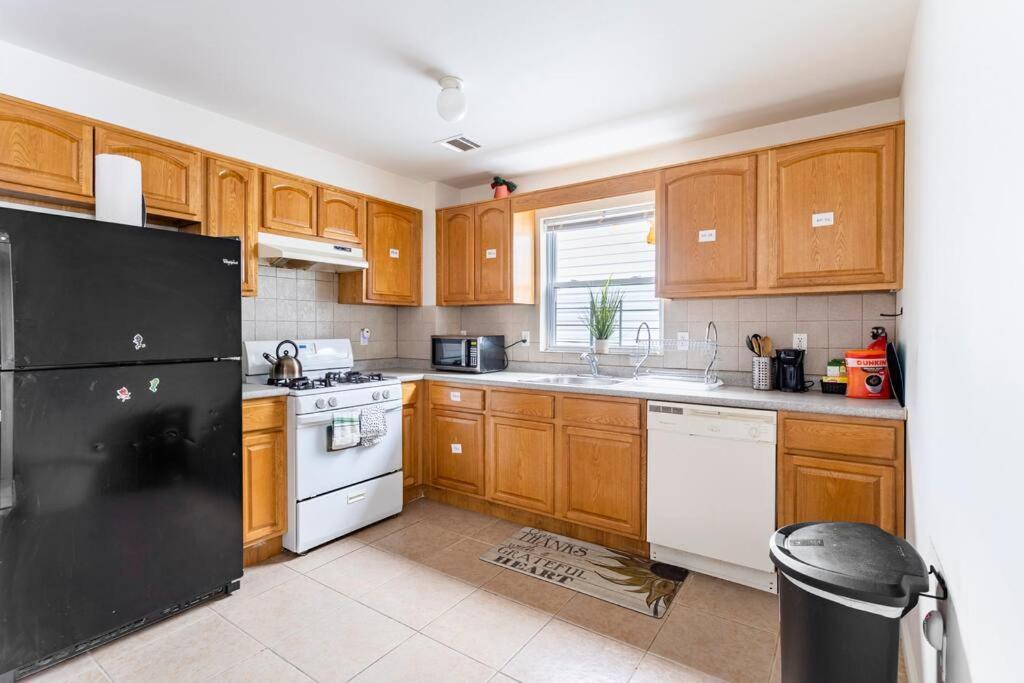 Ruby Suites 2A Newark Bagian luar foto